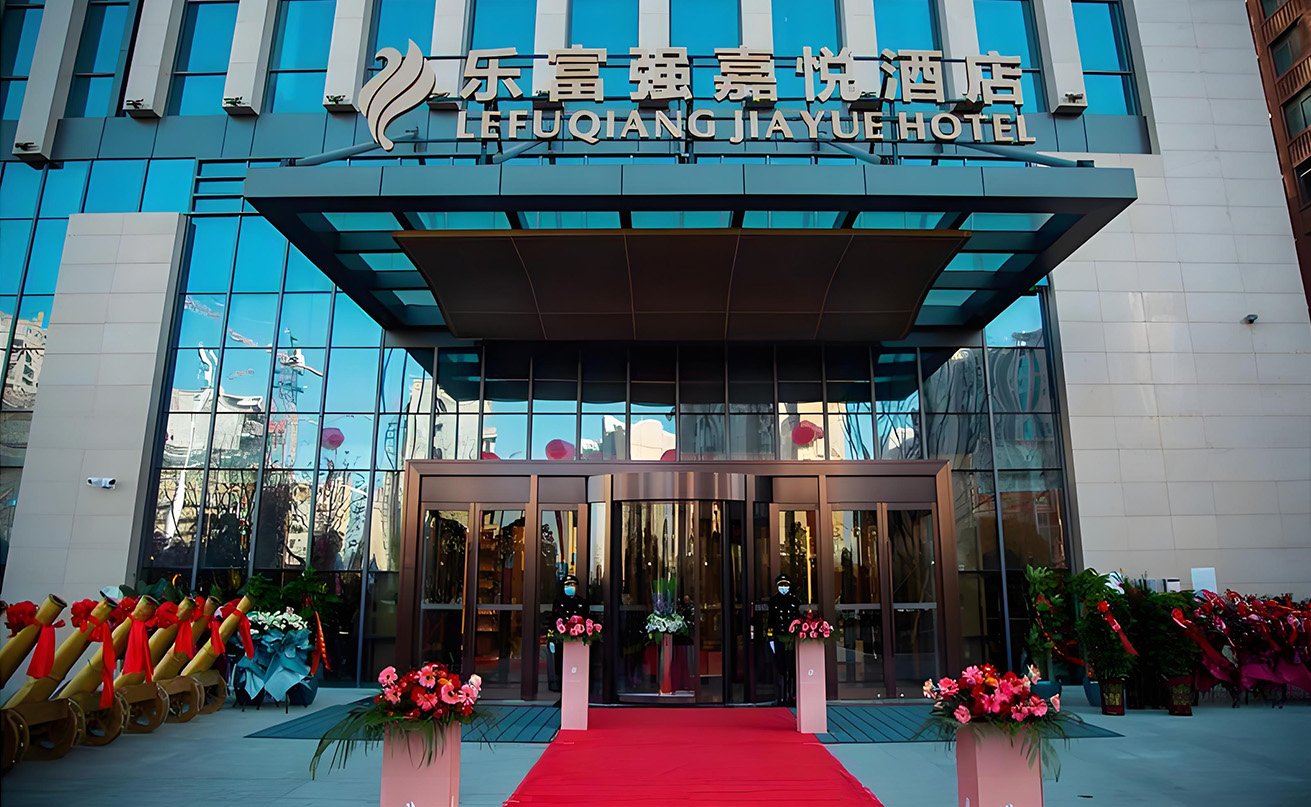 两翼旋转门工程案例:乐富强嘉悦酒店